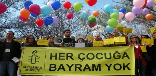 Her cocuga bayram yok