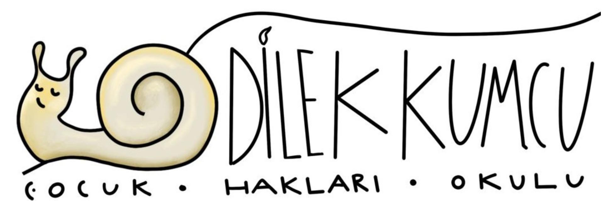 Gülen bir salyangoz ve "Dilek Kumcu Çocuk Hakları Okulu" yazısı, logo.