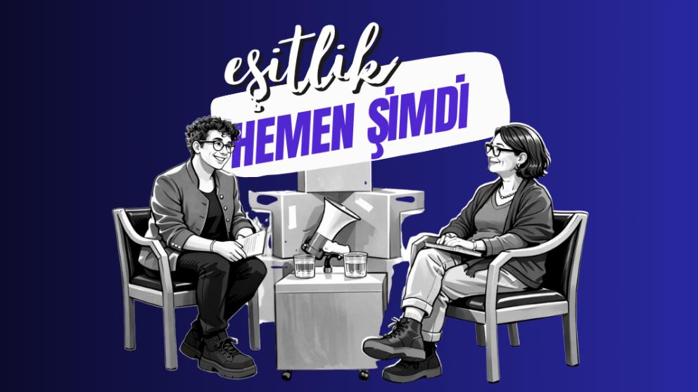 İki kişi modern sandalyelerde sohbet ediyor, mor arka plan, ortada büyük başlık yazısı.